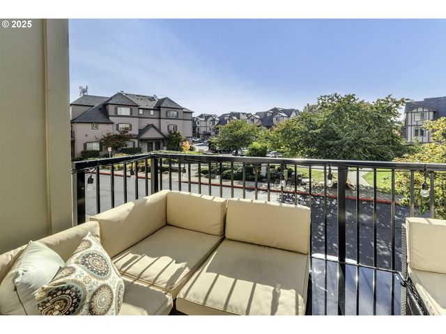 7959 Ne ROCKNE Way, Hillsboro, OR 97006