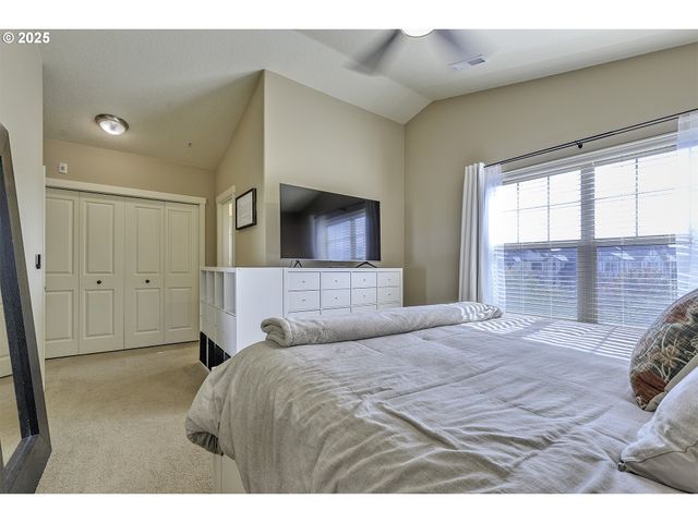 7959 Ne ROCKNE Way, Hillsboro, OR 97006