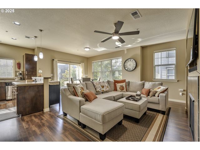 7959 Ne ROCKNE Way, Hillsboro, OR 97006