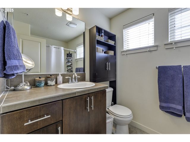 7959 Ne ROCKNE Way, Hillsboro, OR 97006