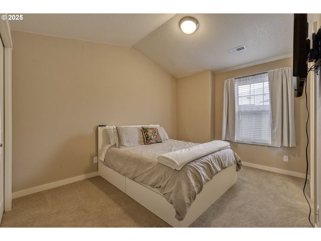 7959 Ne ROCKNE Way, Hillsboro, OR 97006