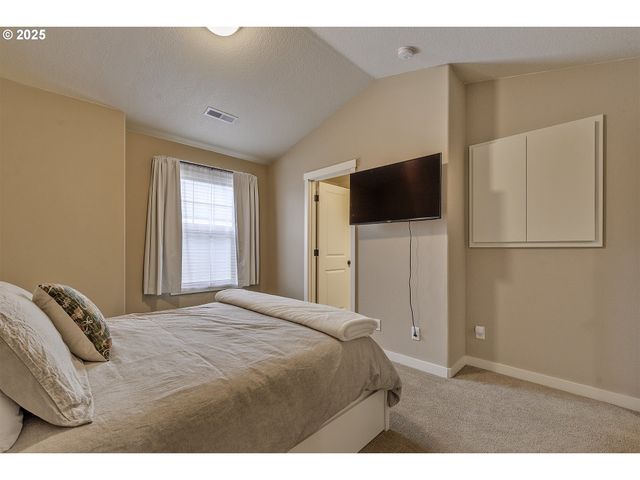 7959 Ne ROCKNE Way, Hillsboro, OR 97006