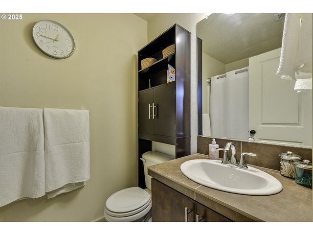 7959 Ne ROCKNE Way, Hillsboro, OR 97006