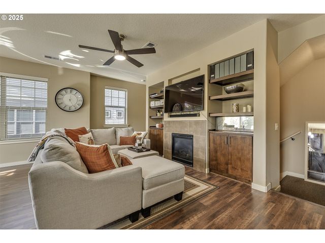 7959 Ne ROCKNE Way, Hillsboro, OR 97006