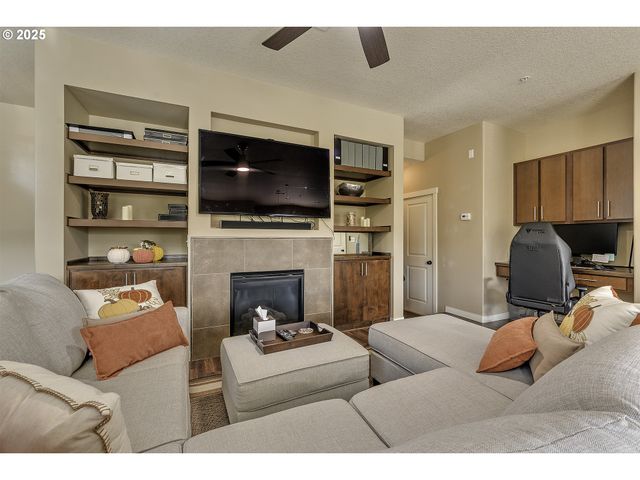 7959 Ne ROCKNE Way, Hillsboro, OR 97006