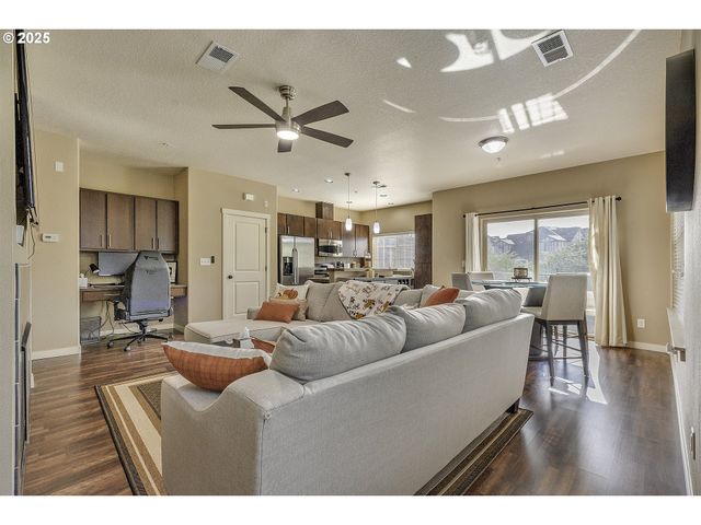 7959 Ne ROCKNE Way, Hillsboro, OR 97006