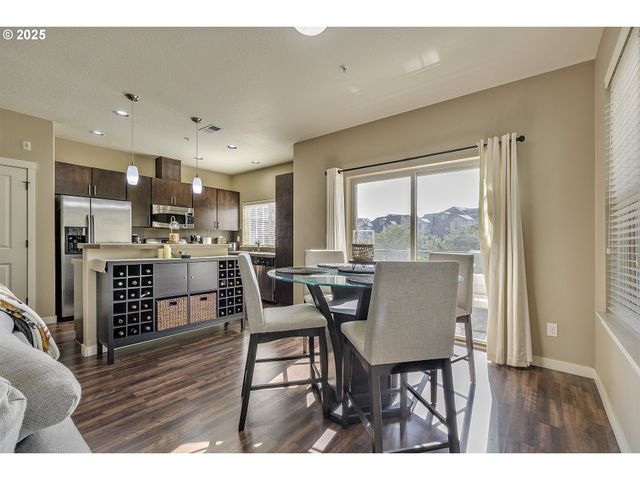 7959 Ne ROCKNE Way, Hillsboro, OR 97006