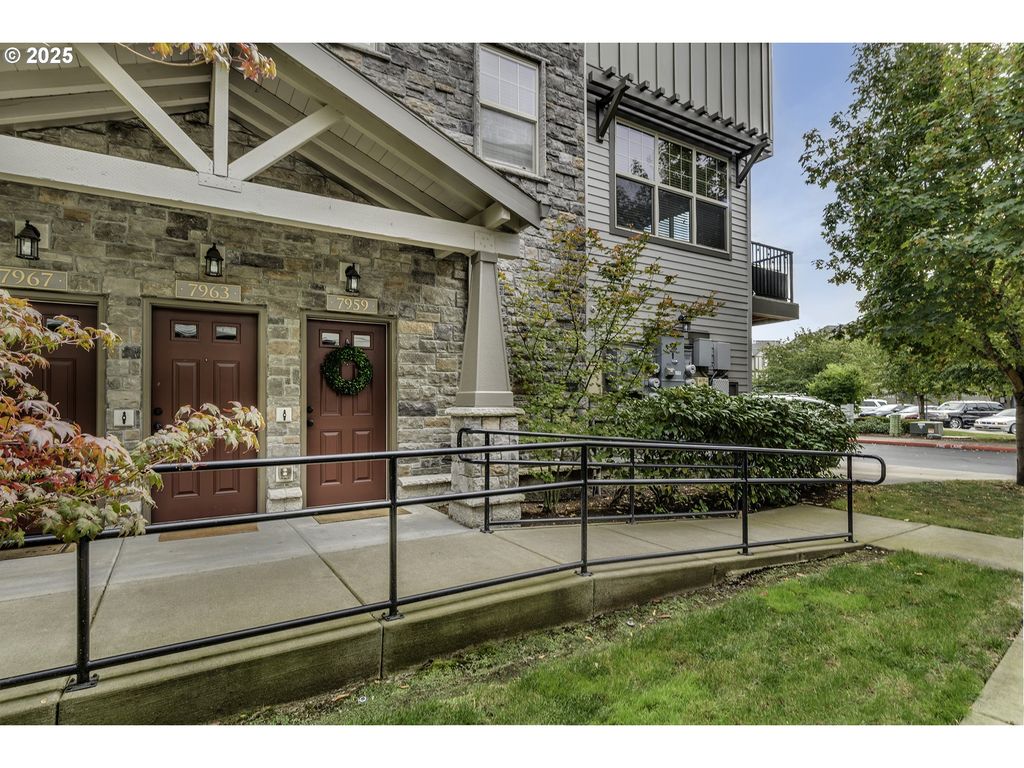 7959 Ne ROCKNE Way, Hillsboro, OR 97006