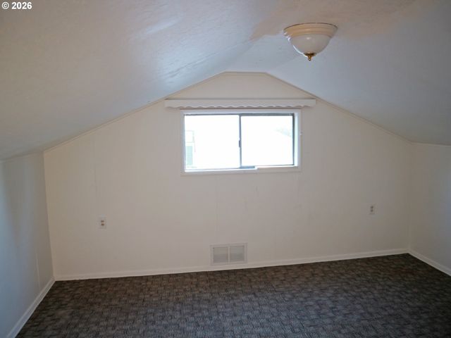 18230 Ne FLANDERS St, Portland, OR 97230