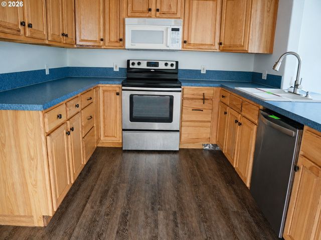 18230 Ne FLANDERS St, Portland, OR 97230
