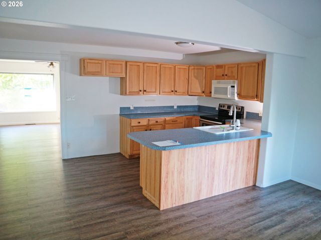 18230 Ne FLANDERS St, Portland, OR 97230