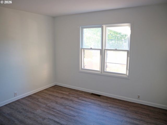 18230 Ne FLANDERS St, Portland, OR 97230