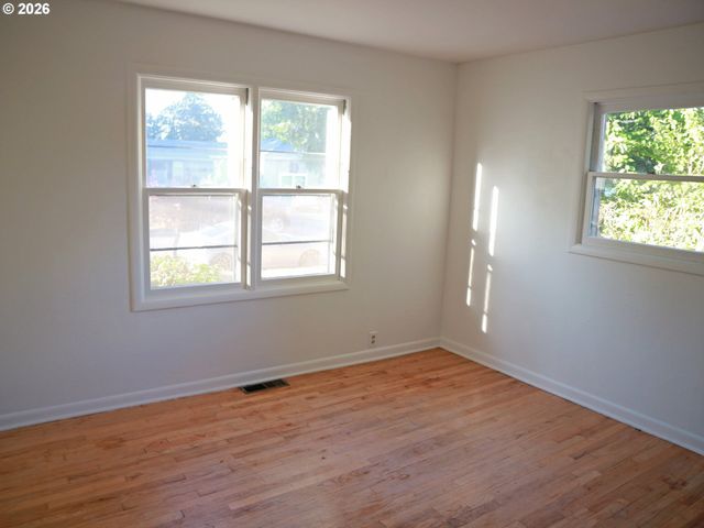 18230 Ne FLANDERS St, Portland, OR 97230