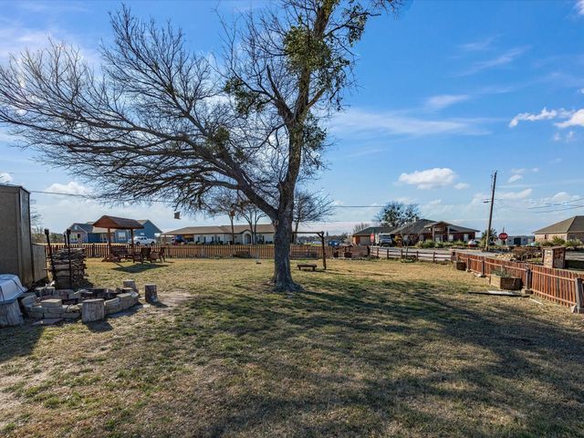 611 Elm Circle, Lake Bridgeport, TX 76426