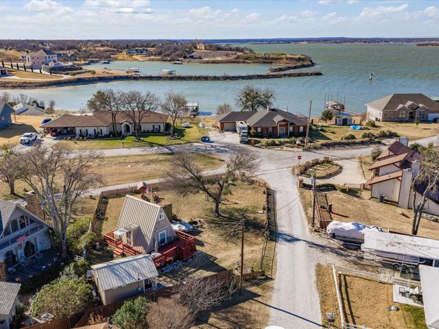 611 Elm Circle, Lake Bridgeport, TX 76426