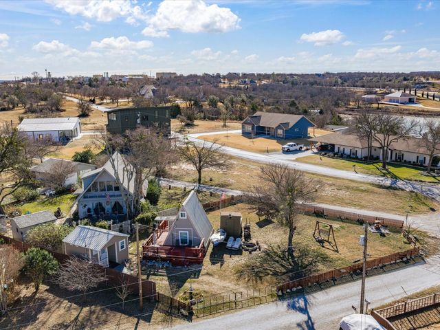 611 Elm Circle, Lake Bridgeport, TX 76426