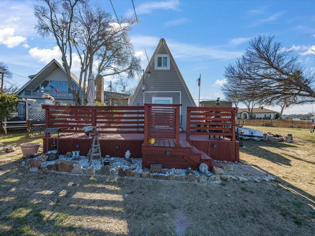 611 Elm Circle, Lake Bridgeport, TX 76426