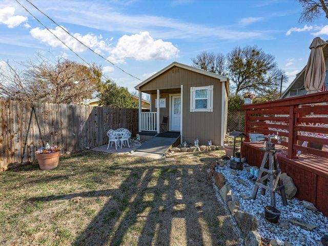 611 Elm Circle, Lake Bridgeport, TX 76426