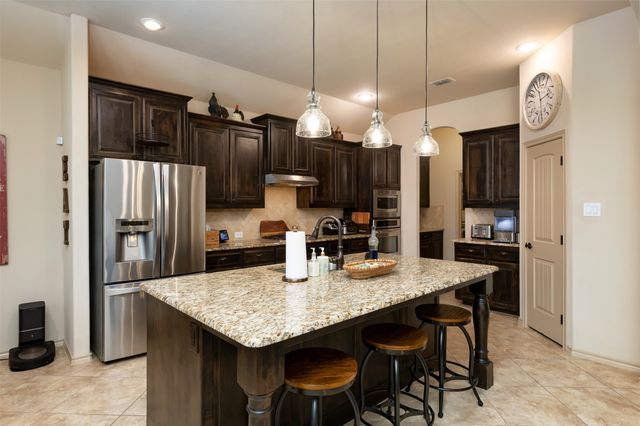 10 Ashlawn Court, Edgecliff Village, TX 76134