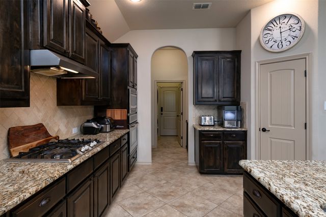 10 Ashlawn Court, Edgecliff Village, TX 76134