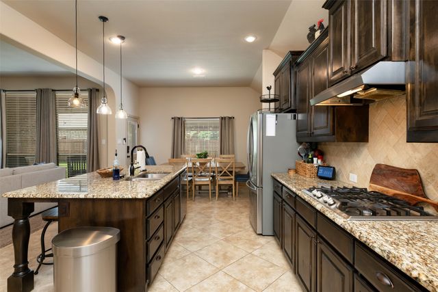10 Ashlawn Court, Edgecliff Village, TX 76134