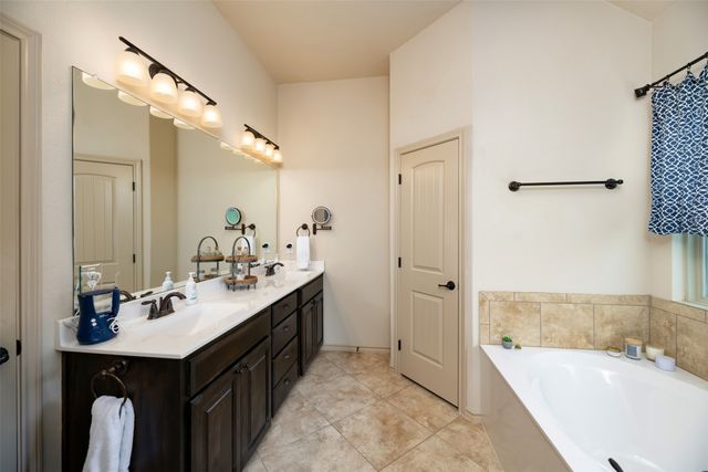 10 Ashlawn Court, Edgecliff Village, TX 76134