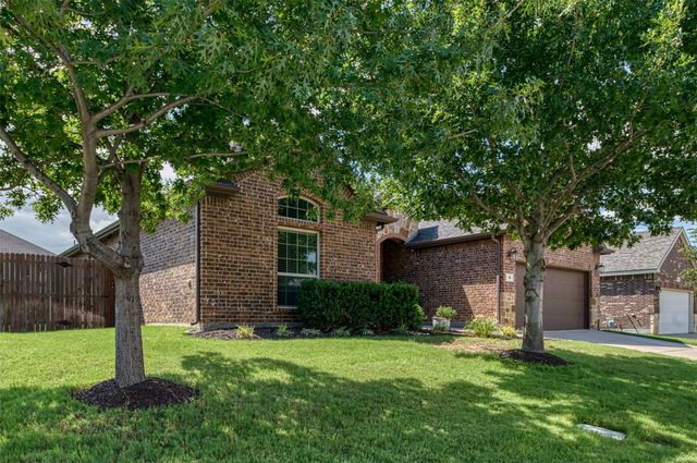10 Ashlawn Court, Edgecliff Village, TX 76134