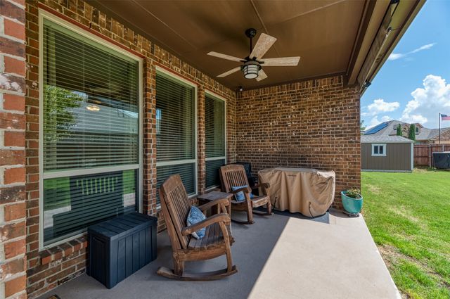 10 Ashlawn Court, Edgecliff Village, TX 76134