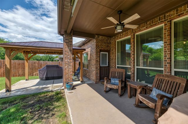 10 Ashlawn Court, Edgecliff Village, TX 76134