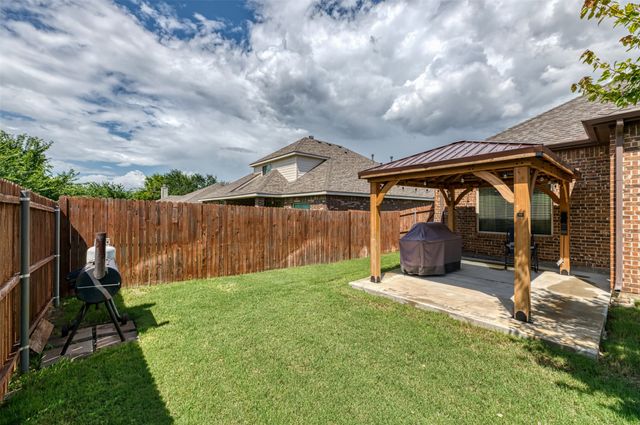 10 Ashlawn Court, Edgecliff Village, TX 76134