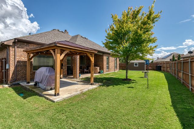 10 Ashlawn Court, Edgecliff Village, TX 76134