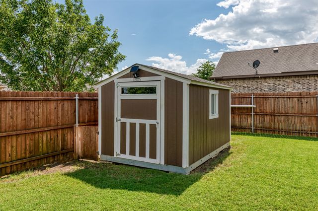 10 Ashlawn Court, Edgecliff Village, TX 76134