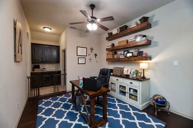 10 Ashlawn Court, Edgecliff Village, TX 76134