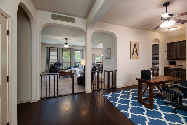10 Ashlawn Court, Edgecliff Village, TX 76134