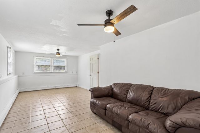 4828 Fairview Drive, Pleasant Hill, IA 50327