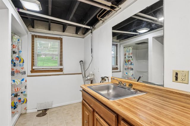 4828 Fairview Drive, Pleasant Hill, IA 50327