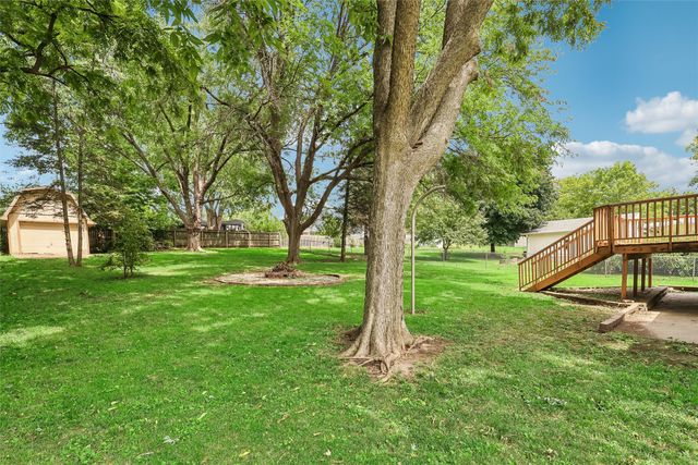4828 Fairview Drive, Pleasant Hill, IA 50327