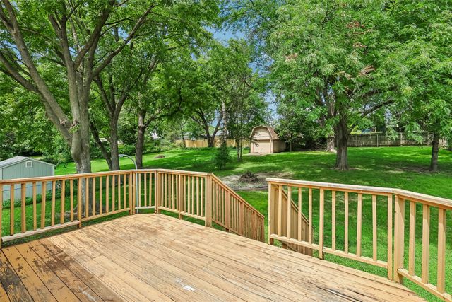4828 Fairview Drive, Pleasant Hill, IA 50327