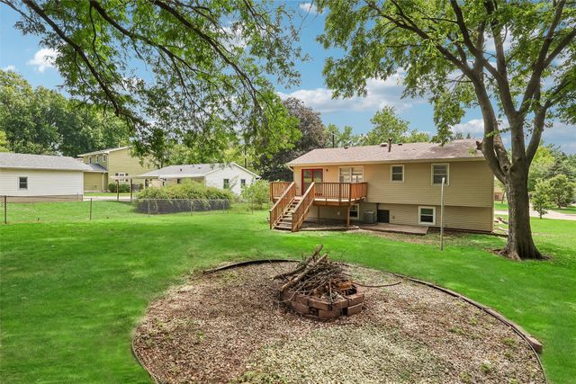 4828 Fairview Drive, Pleasant Hill, IA 50327
