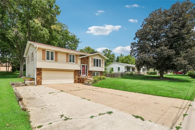 4828 Fairview Drive, Pleasant Hill, IA 50327
