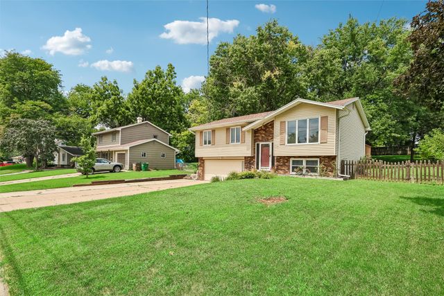 4828 Fairview Drive, Pleasant Hill, IA 50327