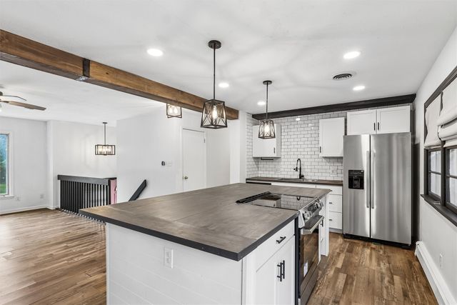4828 Fairview Drive, Pleasant Hill, IA 50327