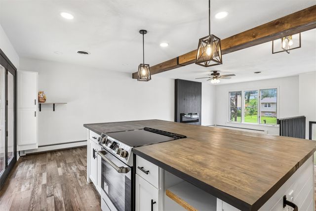 4828 Fairview Drive, Pleasant Hill, IA 50327