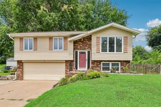 4828 Fairview Drive, Pleasant Hill, IA 50327