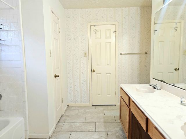 13814 Dentwood Drive, Houston, TX 77014