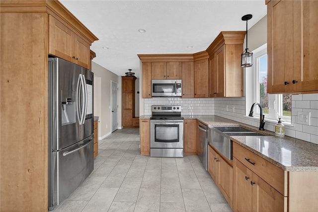 17 Birchmount Circle, Henrietta, NY 14586