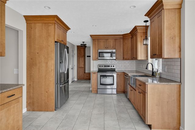 17 Birchmount Circle, Henrietta, NY 14586