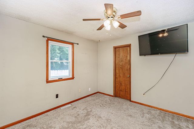 610 S GREEN ST, Centralia, MO 65240