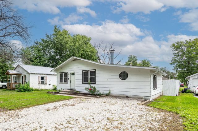 610 S GREEN ST, Centralia, MO 65240