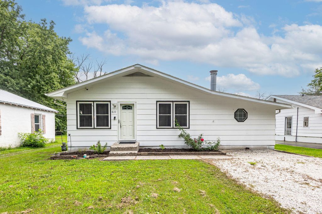 610 S GREEN ST, Centralia, MO 65240
